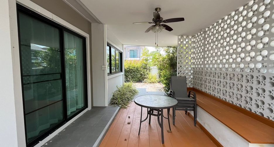 For rent 3 bedrooms house in San Kamphaeng, Chiang Mai