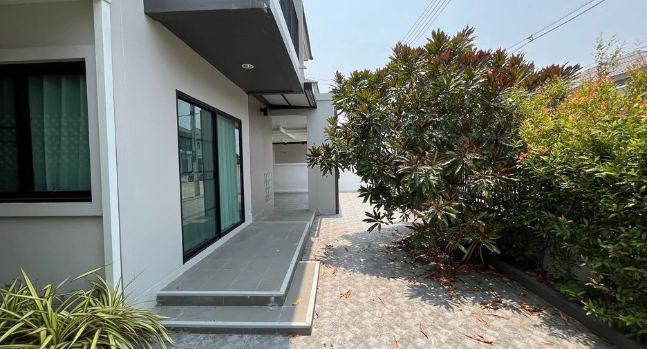 For rent 3 bedrooms house in San Kamphaeng, Chiang Mai
