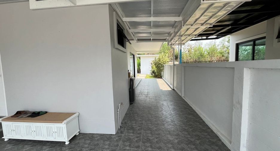 For rent 3 bedrooms house in San Kamphaeng, Chiang Mai