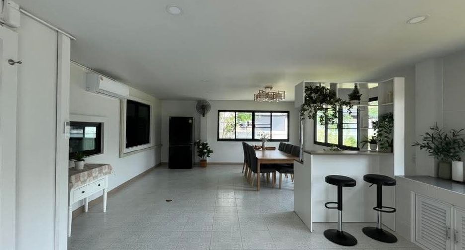 For rent 3 bedrooms house in San Kamphaeng, Chiang Mai