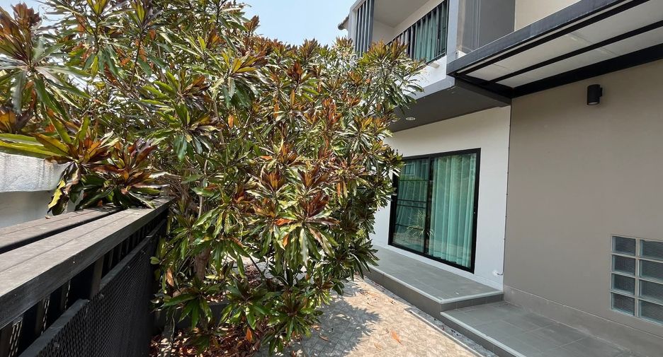 For rent 3 bedrooms house in San Kamphaeng, Chiang Mai
