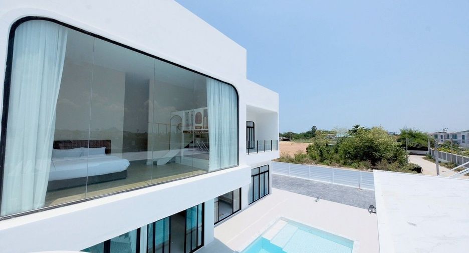 For sale 5 bedrooms villa in Sattahip, Chonburi