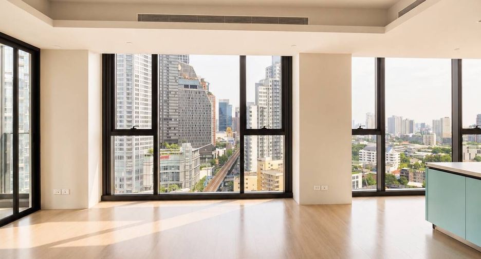 For sale 4 bedrooms condo in Khlong Toei, Bangkok