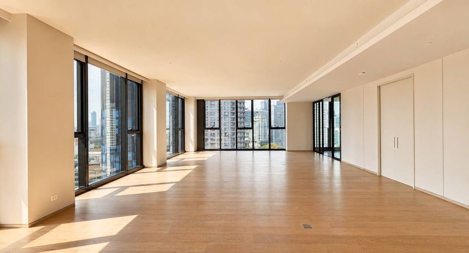 For sale 4 bedrooms condo in Khlong Toei, Bangkok