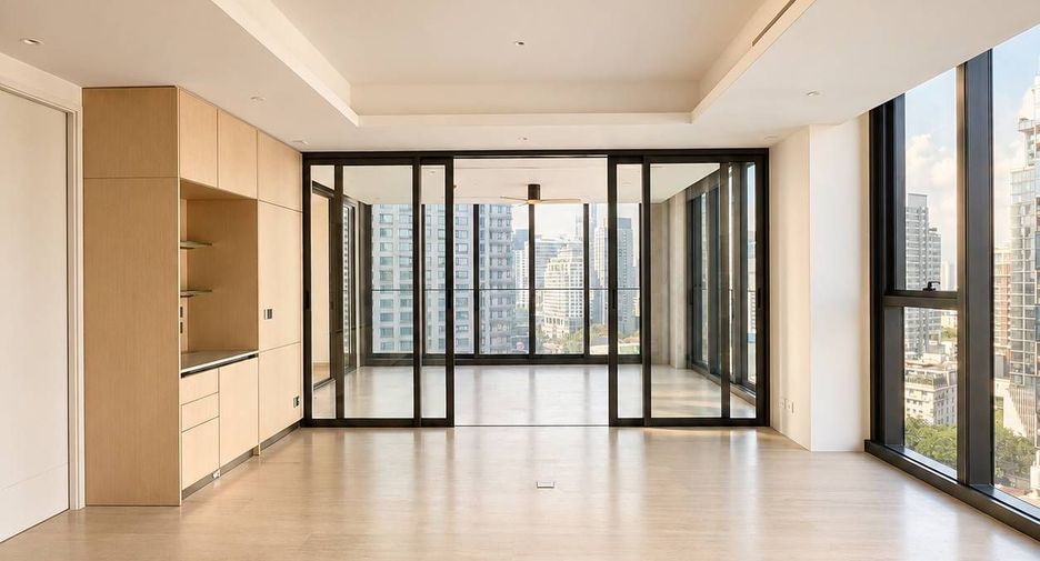For sale 4 bedrooms condo in Khlong Toei, Bangkok