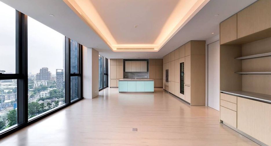 For sale 4 bedrooms condo in Khlong Toei, Bangkok