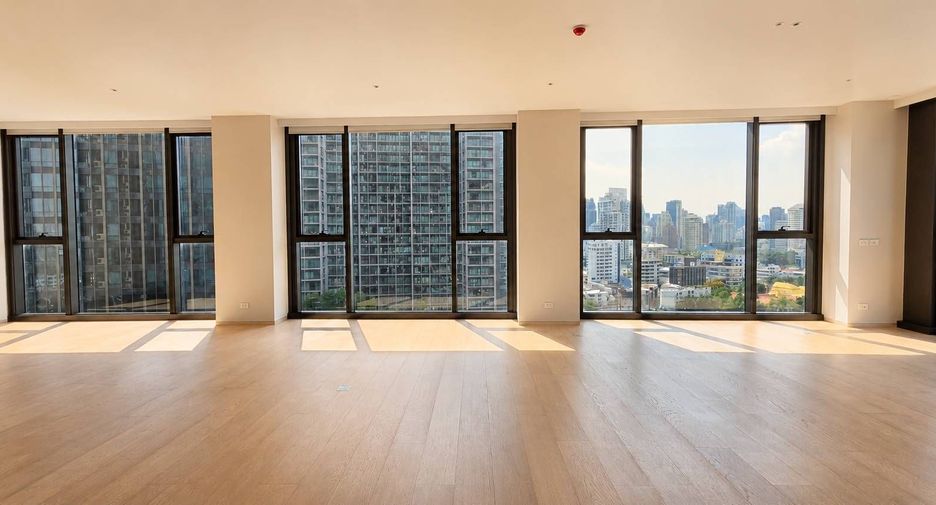 For sale 4 bedrooms condo in Khlong Toei, Bangkok