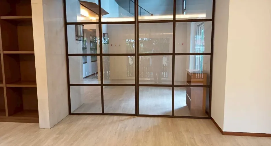 Haus zur Miete mit 4 Zimmer in Mueang Samut Prakan, Samut Prakan
