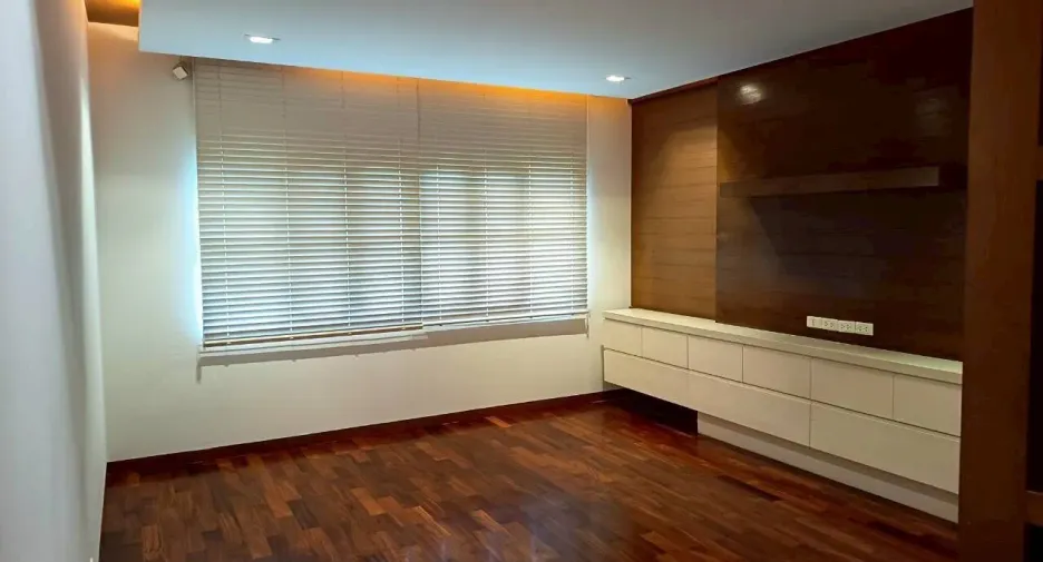 Haus zur Miete mit 4 Zimmer in Mueang Samut Prakan, Samut Prakan