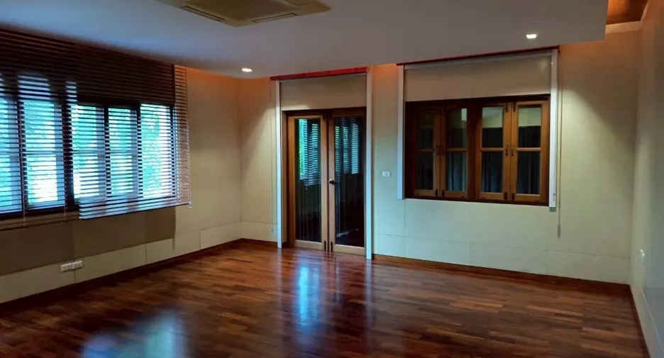 Haus zur Miete mit 4 Zimmer in Mueang Samut Prakan, Samut Prakan