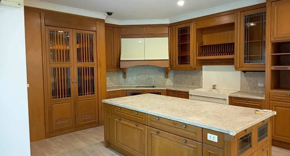 Haus zur Miete mit 4 Zimmer in Mueang Samut Prakan, Samut Prakan