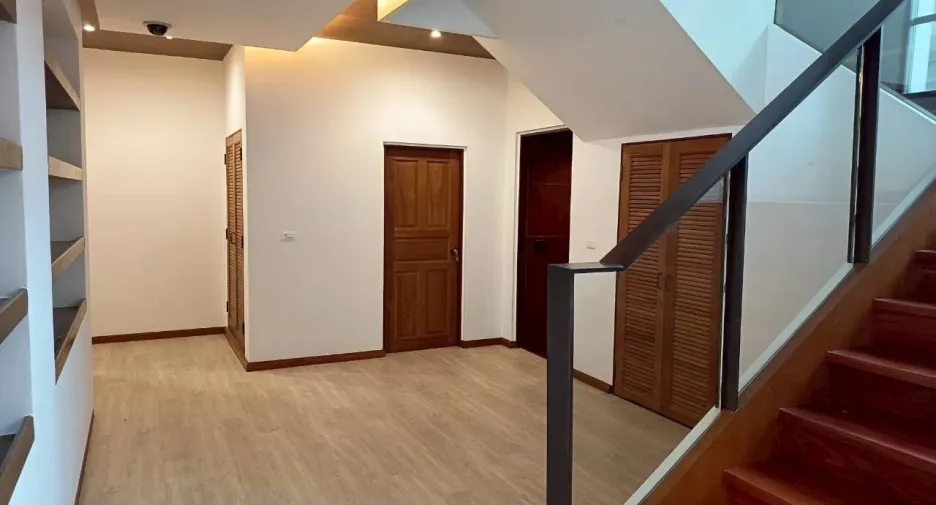 Haus zur Miete mit 4 Zimmer in Mueang Samut Prakan, Samut Prakan