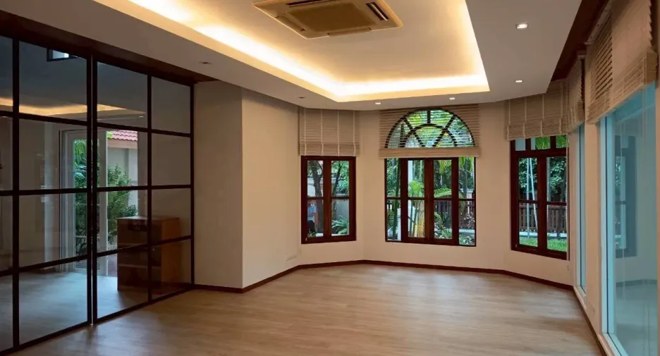 Haus zur Miete mit 4 Zimmer in Mueang Samut Prakan, Samut Prakan