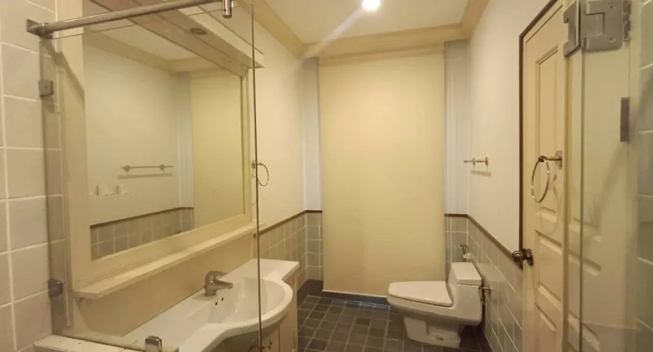Haus zur Miete mit 4 Zimmer in Mueang Samut Prakan, Samut Prakan