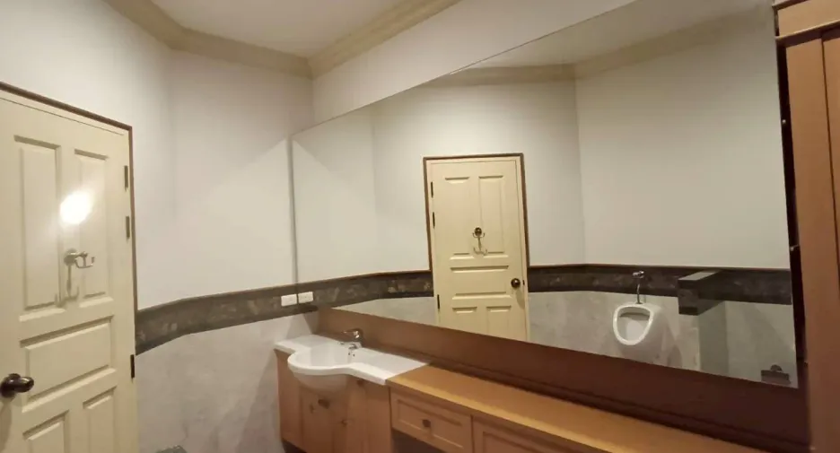 Haus zur Miete mit 4 Zimmer in Mueang Samut Prakan, Samut Prakan