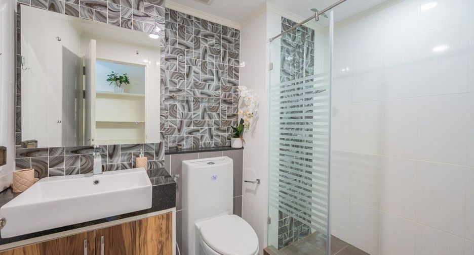 For sale 2 bedrooms condo in Jomtien, Pattaya