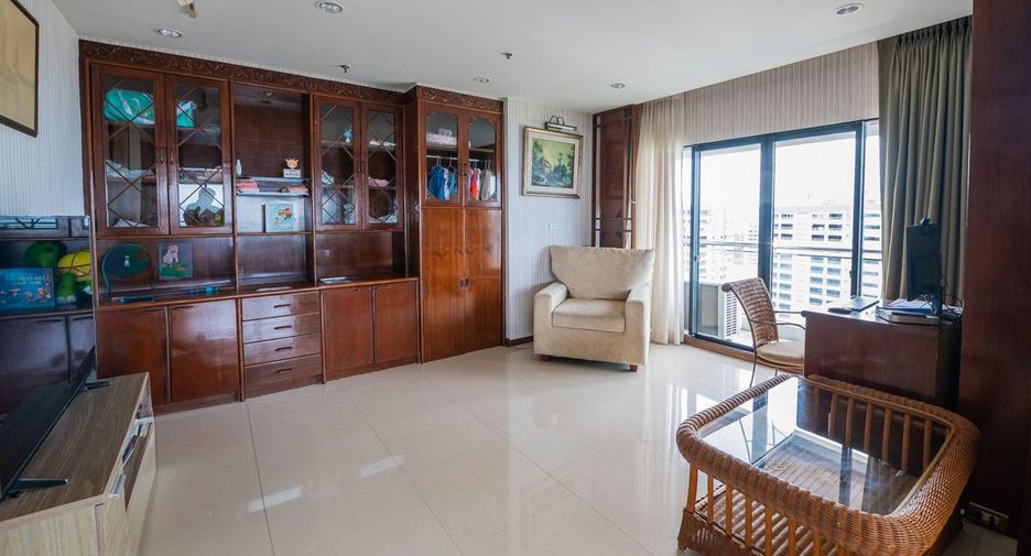 For sale 2 bedrooms condo in Pratumnak, Pattaya