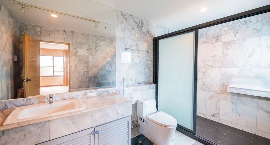 For sale 2 bedrooms condo in Pratumnak, Pattaya