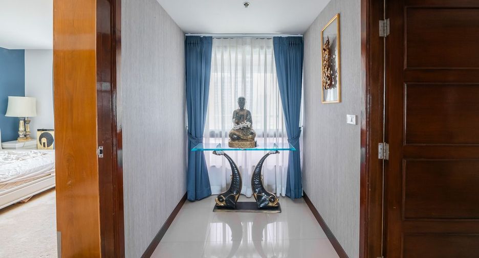 For sale 2 bedrooms condo in Pratumnak, Pattaya