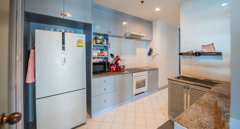 For sale 2 bedrooms condo in Pratumnak, Pattaya