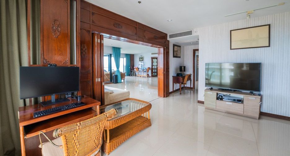 For sale 2 bedrooms condo in Pratumnak, Pattaya