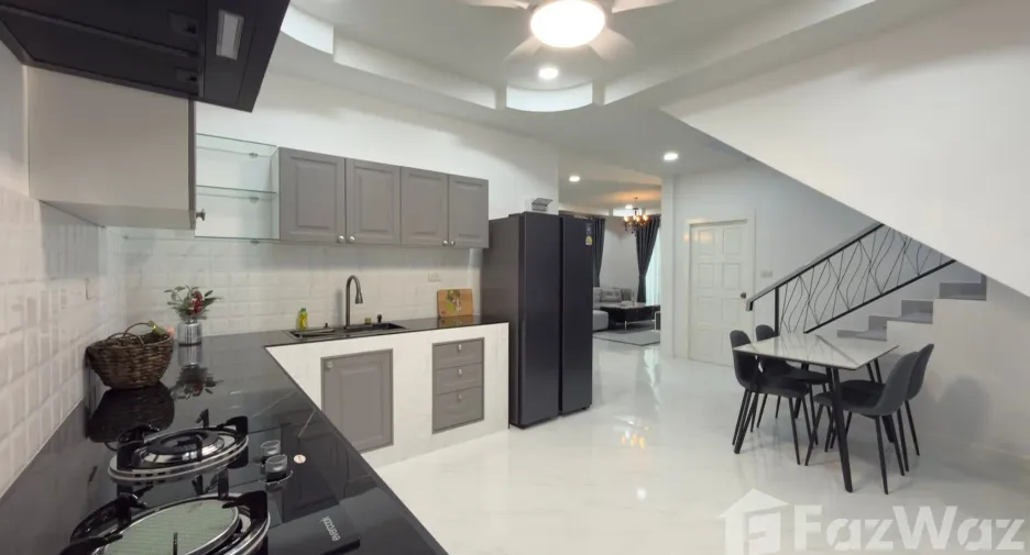 For sale 4 bedrooms house in East Pattaya, Pattaya