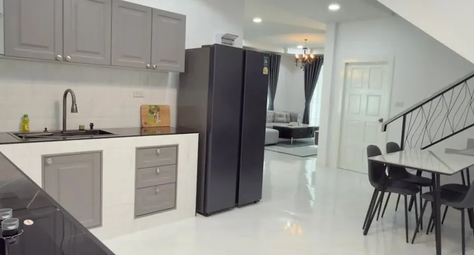 For sale 4 bedrooms house in East Pattaya, Pattaya