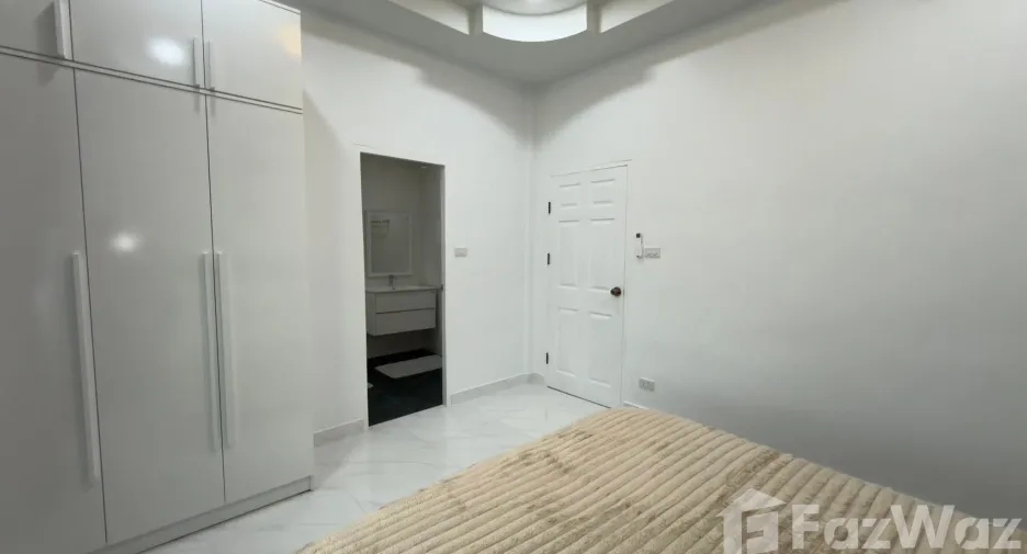 For sale 4 bedrooms house in East Pattaya, Pattaya