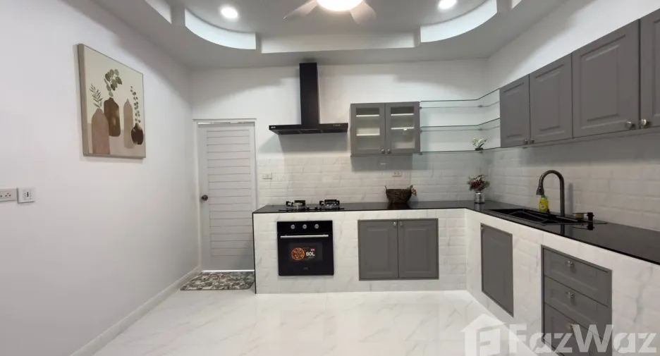 For sale 4 bedrooms house in East Pattaya, Pattaya