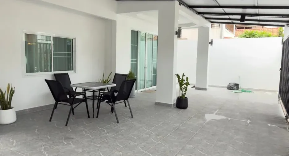 For sale 4 bedrooms house in East Pattaya, Pattaya