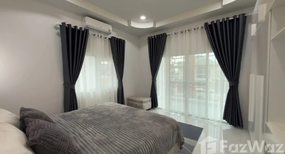 For sale 4 bedrooms house in East Pattaya, Pattaya