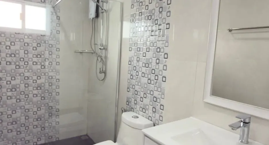 For sale 4 bedrooms house in East Pattaya, Pattaya
