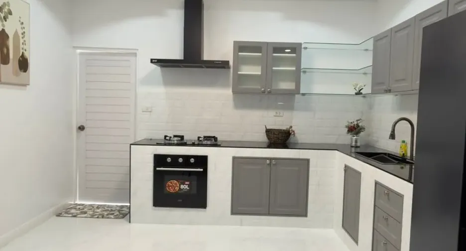 For sale 4 bedrooms house in East Pattaya, Pattaya