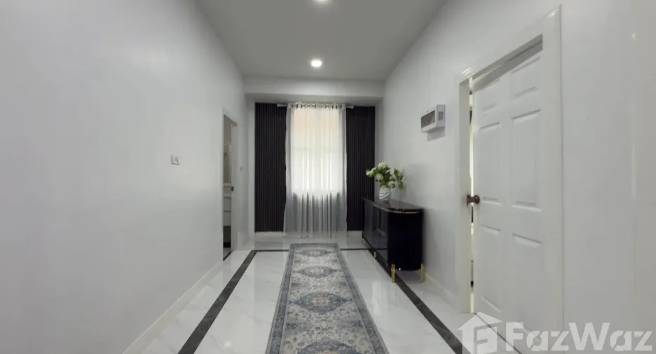 For sale 4 bedrooms house in East Pattaya, Pattaya