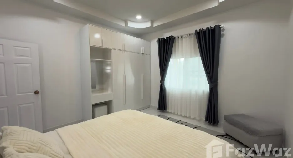 For sale 4 bedrooms house in East Pattaya, Pattaya