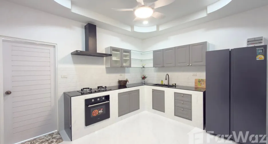 For sale 4 bedrooms house in East Pattaya, Pattaya
