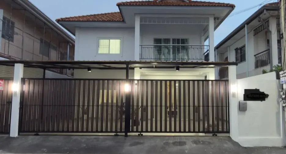 For sale 4 bedrooms house in East Pattaya, Pattaya