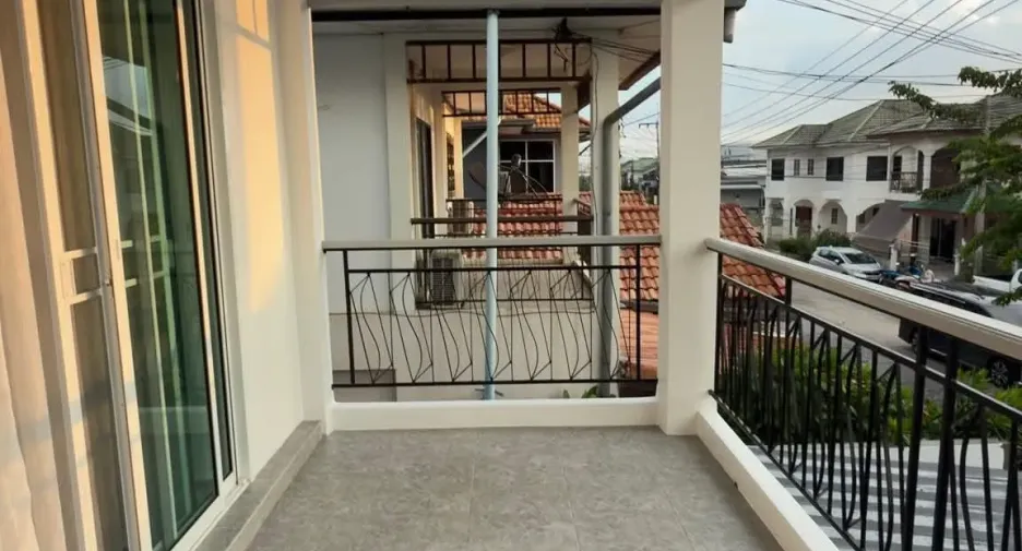 For sale 4 bedrooms house in East Pattaya, Pattaya