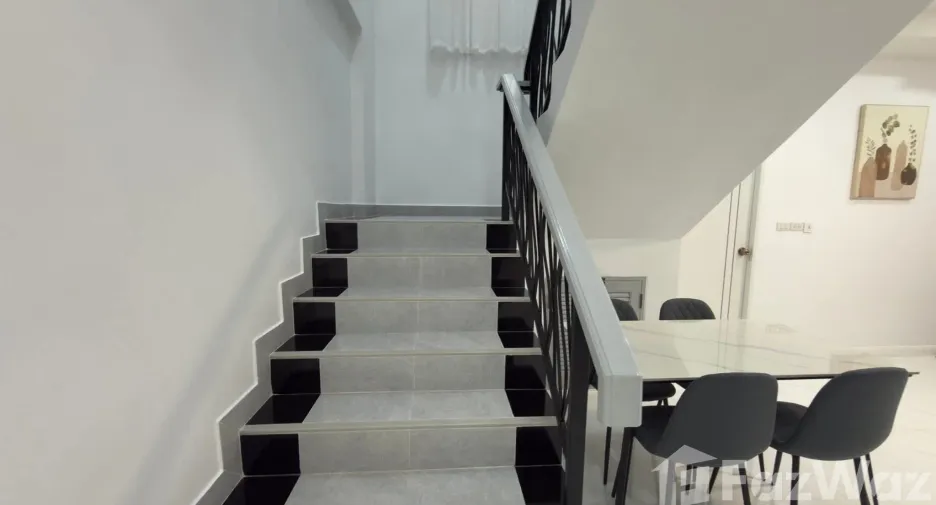 For sale 4 bedrooms house in East Pattaya, Pattaya