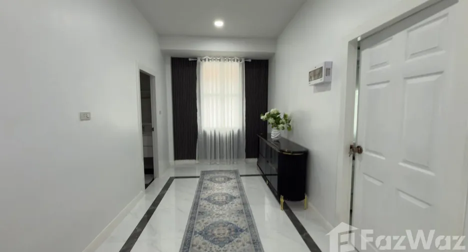 For sale 4 bedrooms house in East Pattaya, Pattaya