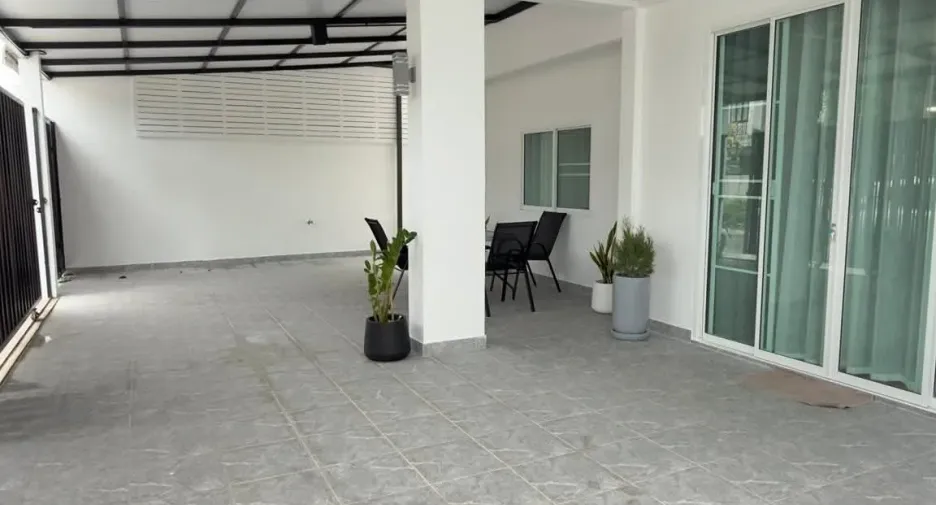 For sale 4 bedrooms house in East Pattaya, Pattaya