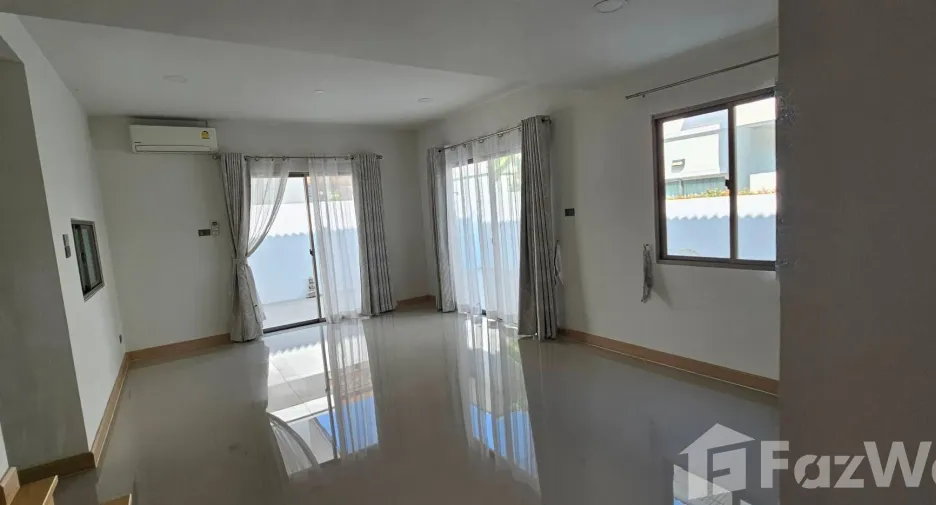 For sale 4 bedrooms house in East Pattaya, Pattaya