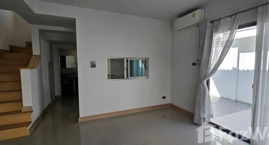 For sale 4 bedrooms house in East Pattaya, Pattaya