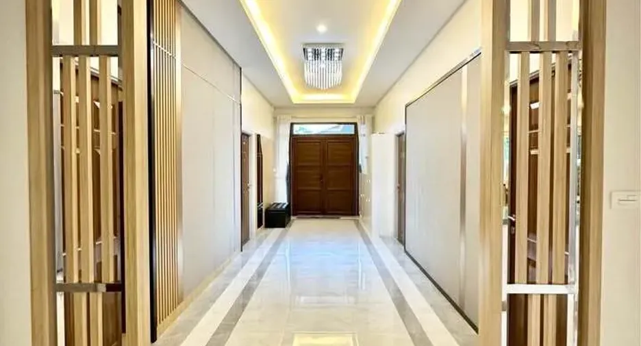 For rent 6 bedrooms villa in East Pattaya, Pattaya