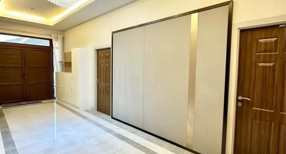 For rent 6 bedrooms villa in East Pattaya, Pattaya