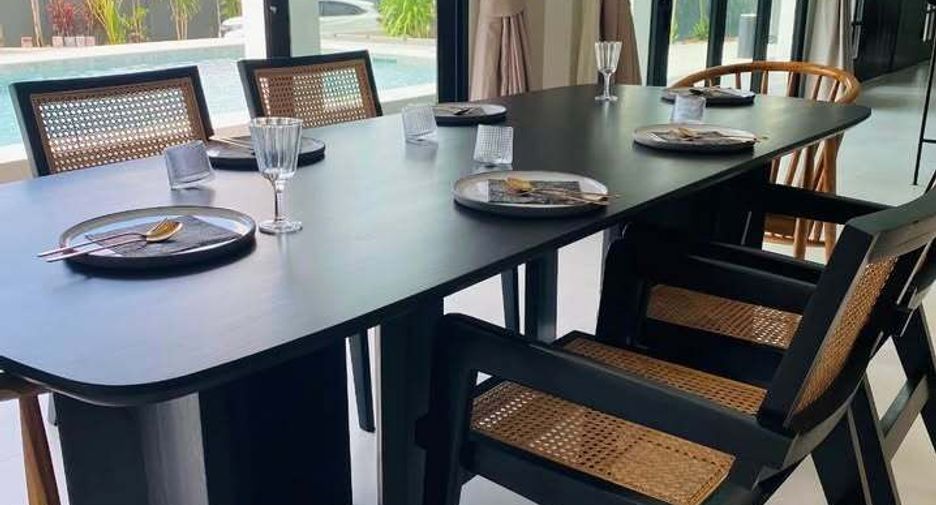 For rent 4 bedrooms villa in East Pattaya, Pattaya