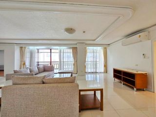 For rent 3 bedrooms condo in Pathum Wan, Bangkok