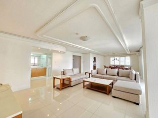 For rent 3 bedrooms condo in Pathum Wan, Bangkok