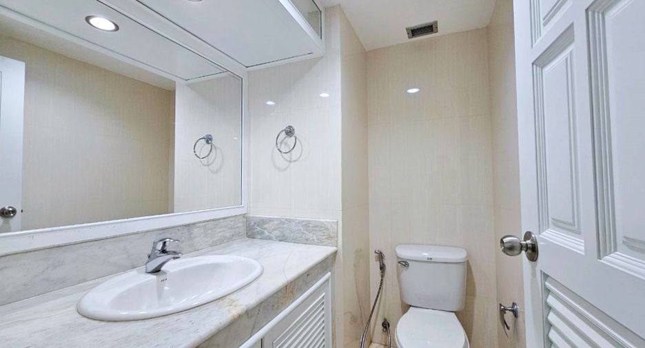 Wohnung zur Miete mit 3 Zimmer in Pathum Wan, Bangkok