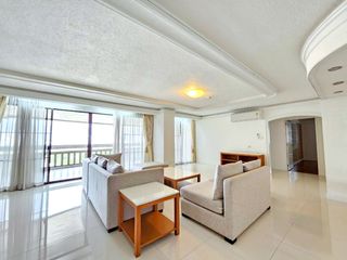 For rent 3 bedrooms condo in Pathum Wan, Bangkok